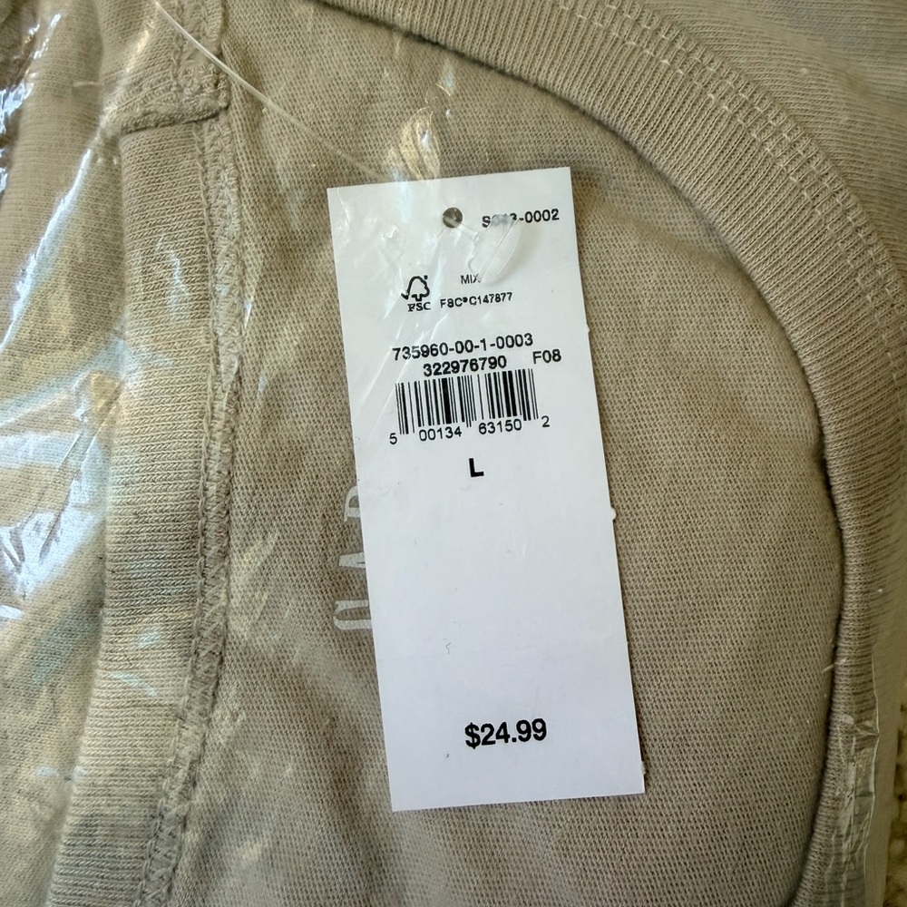 GAP Women's West Coast Short Sleeve t-shirt - Picture 5 of 6